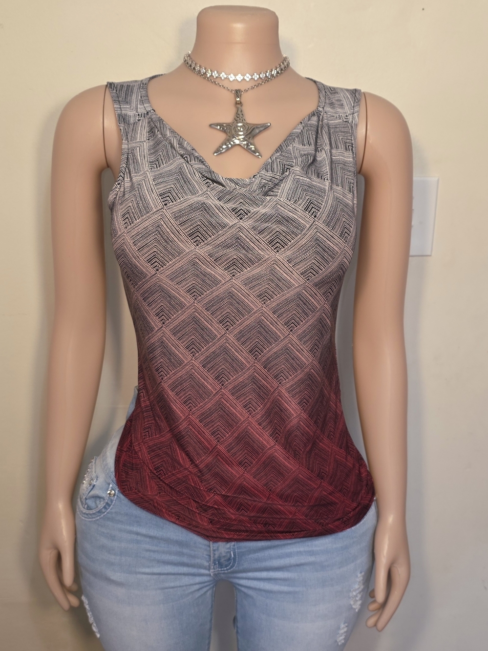The Limited Sleeveless Ombre Geometric Tank Top - Black to Burgundy